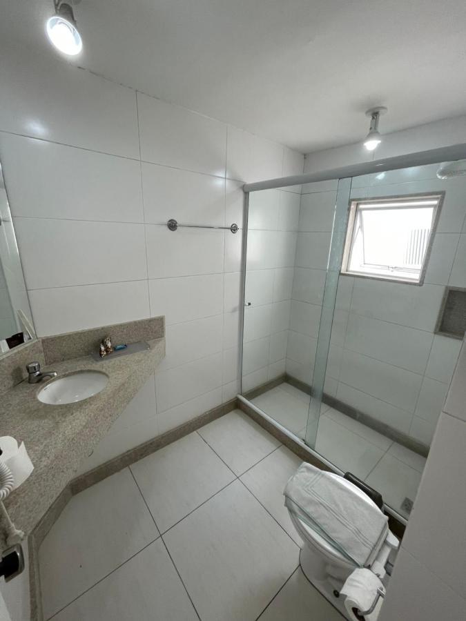 Quarto Econômico com 2 Camas de Solteiro